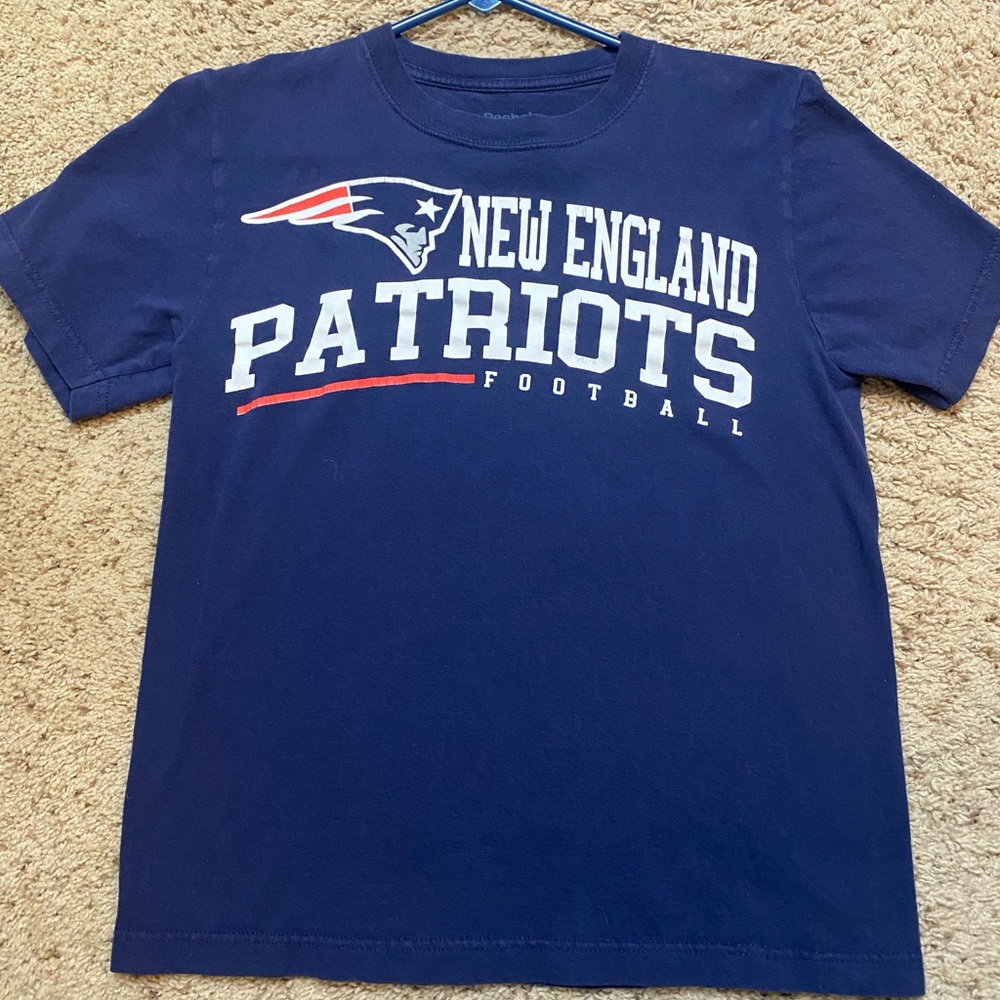 New England Patriots Football T-Shirt (size S)